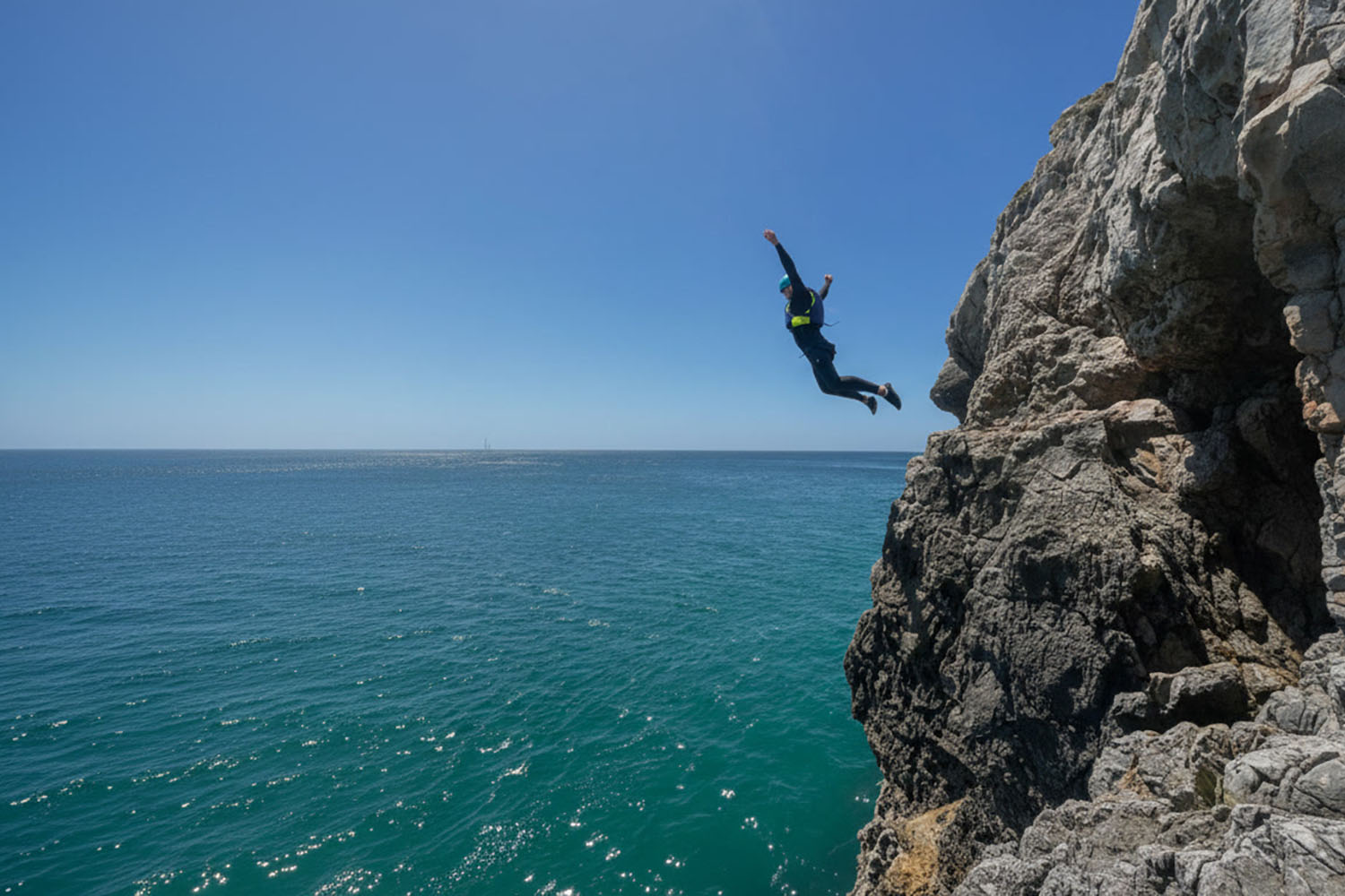 AljezurActivities Sagres Coasteering Cliff jumping